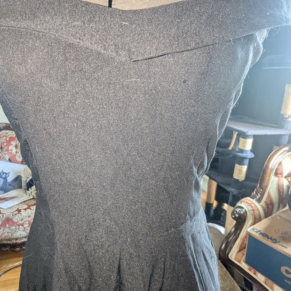 MUXXN 1950s Vintage Style Elegant Black Off-Shoulder Dress Gothabilly - Picture 3 of 8